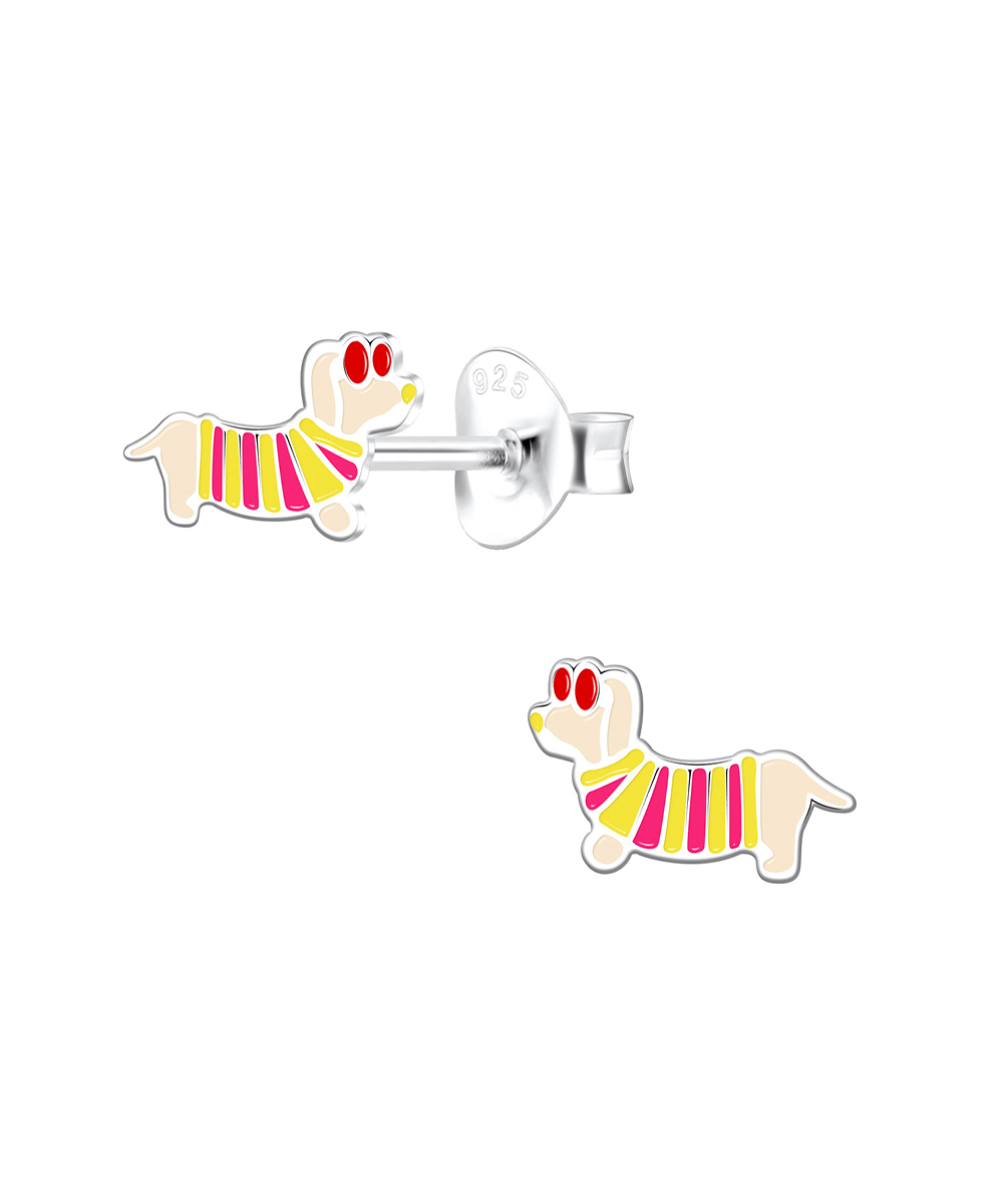 Ασημένια καρφωτά σκουλαρίκια σε σχέδιο μπεζ σκύλου με ριγέ πουλόβερ και γυαλιά