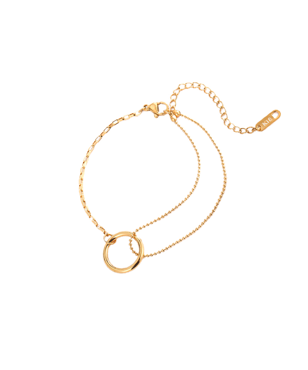 Βραχιόλι με διπλή αλυσίδα και κεντρικό κρίκο από ανοξείδωτο ατσάλι σε χρυσή απόχρωση